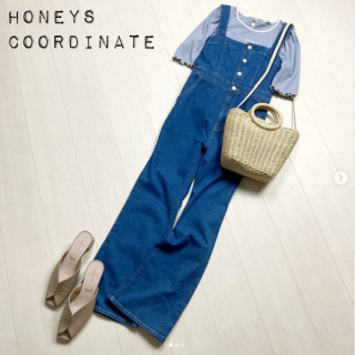 コンパクトなトップスに合わせて、ビンテージ風なスタイリングにぴったりなオールインワンが登場。 パンツはフレアシルエットで脚長効果が狙える。 デニム素材で着回し力にも期待大！