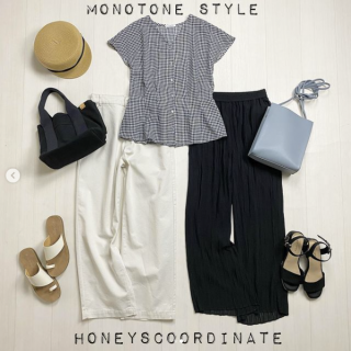 同じブラウスを使って白と黒のバランスを変えたモノトーンコーデを比較！　