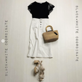 袖がレースになっているトップスはテレコ素材でコンパクトサイズなので着やせ効果も期待できる1枚 レース使いながらフェミニンだけでなくカジュアルな着こなしにもおすすめ