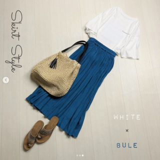 胸元と背面に入ったロゴプリントが可愛いTシャツ ロゴの色に合わせてパンツ＆スカートでコーディネート パンツコーデはTシャツの裾のラウンドデザインをいかしたスタイリングに