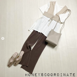 発売の度に人気のセット商品。 中でも特に人気のビスチェとチュニックTのコンビに新作登場です。 シンプルなチュニックTは単品でも着回ししやすく、ビスチェはショート丈でワンピースやブラウスとの重ね着にも使いやすい！