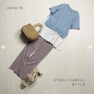 Tシャツと裾フリルトップスを重ね着したようなトップスは1枚でコーディネートが完成しちゃううれしいアイテム 今年人気のウエストゴムのプリーツパンツを合わせてリラックスタイムにぴったりな大人カジュアルスタイルに ちょっとそこまでのワンマイルスタイルにも◎