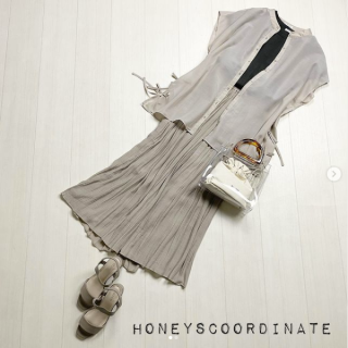 ブラウスとスカーチョの色味を合わせたセットアップ風のスタイル。 スカーチョはさらさらとした肌触りで、湿度が高い＆暑さの増すこれからの時期にピッタリ！