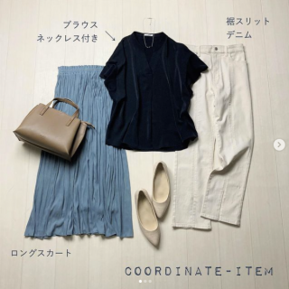 フレアスリーブのスキッパーブラウスはコーディネートを華やかにしてくれるネックレス付きのお得アイテム スカート合わせはブラウスをインしてとことんキレイめにスタイリング パンツ合わせはカジュアルになりすぎないように縦ラインがキレイな裾スリットのホワイトデニムをチョイス