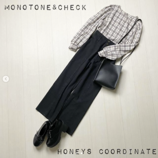 チェック柄で季節先取り！ ボリューム袖がかわいいブラウスをパンツでテイストミックスしたら甘さ控えめの大人カジュアルが完成。