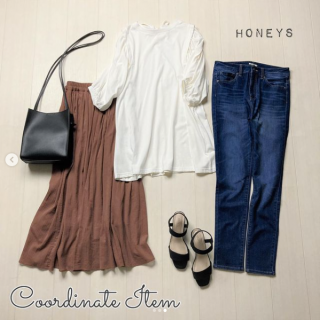 ボリューム袖デザインのチュニックで着回しスタイル チュニック丈をいかしたスキニーデニム合わせのシンプル大人スタイル ウエストゴムのギャザースカートならチュニックTをインした着こなしもGood！