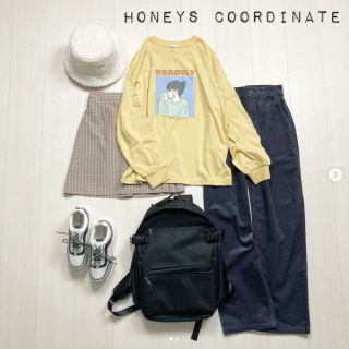 いよいよ涼しさを感じるようになってきて、新しいお洋服が着たい気分！ライトに季節を先取りできるプリントTがオススメ。ゆったりめのサイズ感でボーイズライクにもガーリーにも、着回しいろいろ♡