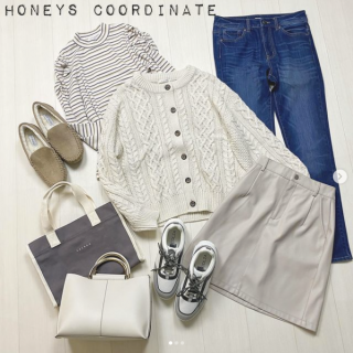 たぷんとした袖がポイントのふんわりニットカーデ。 デニムと合わせた大人な定番コーデから台形スカートの韓国っぽコーデまで色々な着こなしが楽しめます♡