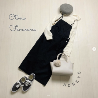 きれいめ素材のパーカーはそのまま着るのはもちろんジャンスカの中に着てももたつかないのがうれしいサイズ感 カジュアルスタイルだけでなくフェミニンスタイルにも◎