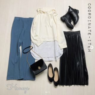 パーカーとシャツを重ね着したように見えるレイヤード風パーカーは長めの丈感で腰回りもカバーできる優れもの パンツ合わせもスカート合わせもOKなのでその日の気分でボトムを選んでコーディネートを楽しんで