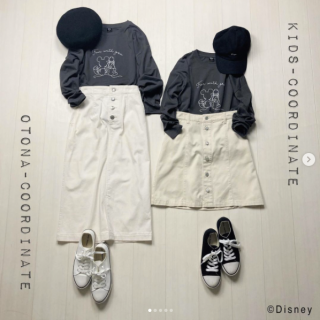単色カラーで描いたミッキー達のイラストがポイントのTシャツ 後ろ姿のイラストが幅広い年代にも着やすいデザインに 小学生高学年にも着ていただけるSサイズも展開しているので親子コーデにもおすすめ