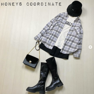 クールなイメージのモノトーンコーデ。 チェックのゆるシャツで少しカジュアルを足して鮮度アップ。