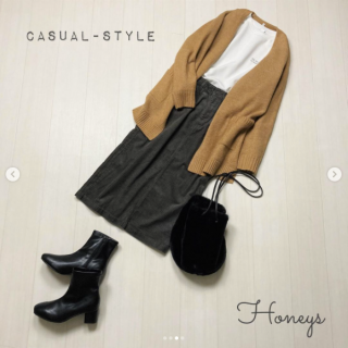 ふんわりもちもちとした肌触りのニットカーデはお尻が隠れる長め丈 釦レスのカーデなのでさらっと羽織れるのもGood！ キレイめパンツスタイルにもカジュアルスカートスタイルにも合わせやすいシンプルデザインなのもポイント