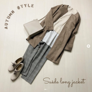 スエードのジャケットは羽織るだけで秋の装いに カジュアルスタイルからお仕事スタイルまで幅広い着こなしも◎ 人気の1枚で重ね着風に見えるトップス+チェックボトムに合わせたきちんとスタイルに