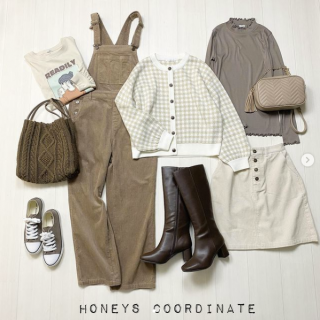 ギンガムチェックに目を奪われるキュートなコーデ。 たぷんとした袖がポイントのカーディガンはしっかりした素材で冬もコートインで活躍！ オーバーオールのコーデもミニスカートのコーデもこのカーディガンがおしゃれ見えのいいアクセントに。