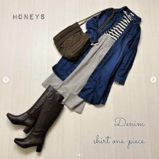 前開きで羽織としても使えるシャツワンピ ニットベストをレイヤードしてワンピとして着るのもGood！ワンピで着るならロングブーツ合わせが◎ デニム素材を選んでこなれた着こなしを楽しんで