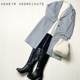 シンプルなアイテムは着こなし方に工夫をひとさじ。 スキニー＆チュニックの定番コーデもロングブーツ投入で一気にスタイリッシュに。 スタイルアップも叶う。