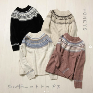 冬に着たくなる求心柄のニット カラバリはアイボリー・クロ・ピンク・ベージュの4色展開 着やすいサイズ感なのでそのまま着るのはもちろんジャンスカの中に合わせたコーディネートもGood！