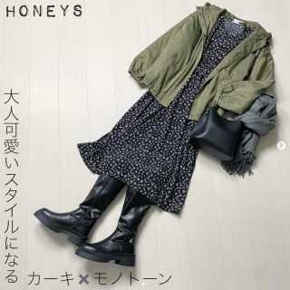 カーキとモノトーン。ミリタリーと小花柄の好相性は定番的に続いているみたい。 ありがちなテイストミックスだけど、ボリュームのあるブーツやスポーティ要素もあるブルゾンで新鮮さはキープ。