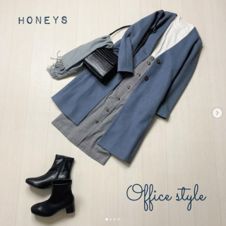 コートスタイルを小物使いでアレンジスタイル ストレッチブーツ合わせできちんと見えなスタイルは通勤コーデとしてもおススメ 付け衿＆マニッシュシューズを合わせれば大人な印象のコートスタイルがガーリーな雰囲気に