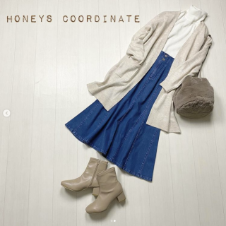 デニムのマーメイドスカートが入荷しました！ ミディアム丈で合わせるトップスも選びやすい。 デニム素材だから今買って一年中使えるのも嬉しいポイント。