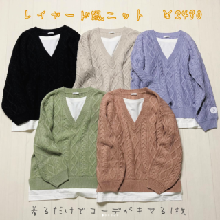 VネックニットとTシャツを重ね着した様なトップスは春色中心の全5色展開 さらっと1枚着るだけでコーディネートが完成する時短アイテム 胸元と裾からチラ見えする白T部分がコーディネートのアクセントに