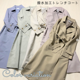 きれいめ素材のトレンチコートは定番色のベージュ以外に春色も展開 お仕事スタイルだけでなくハレの日スタイルやカジュアルスタイルにもOK 雨や汚れが付きにくい撥水加工もうれしいポイント