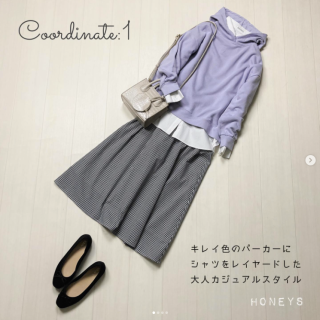 ギンガムチェックのギャザースカートはコーディネートの主役になるアイテム モノトーンでまとめたコーディネートに1点春色のアイテムをプラスするのがおすすめ