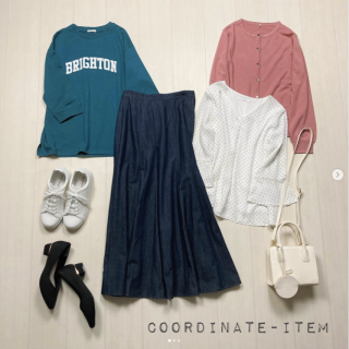 長め丈のデニムスカートはシンプル見えだけどマーメイドシルエットでスタイルアップ効果が狙える ロゴTシャツ合わせのカジュアルスタイルはもちろんブラウス見えのトップスを合わせたキレイめスタイルにも◎