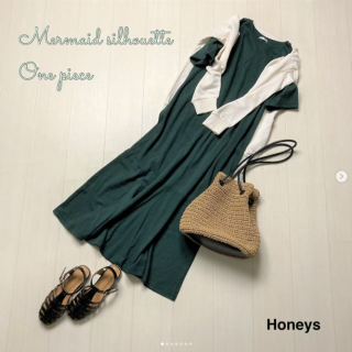 マーメイドシルエットのTシャツワンピが新作で登場 Tシャツ素材なので1枚でさらっと着るのも◎ 高身長さんにはパギンスをレイヤードしたスタイリングもおすすめ